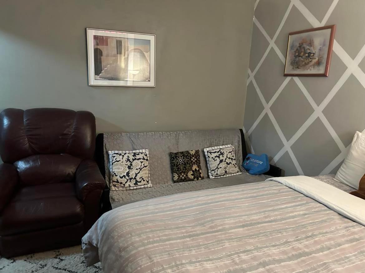 Maryland Homestay In Winnpeg Downtown Winnipeg Room photo